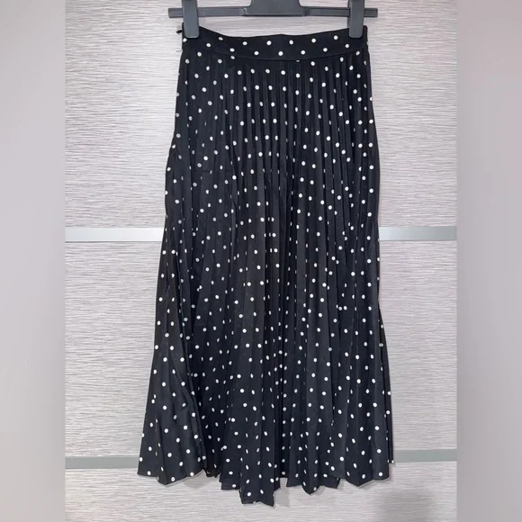 Stradivarius Polka Dot Pleated Skirt in Size S - Picture 4 of 8